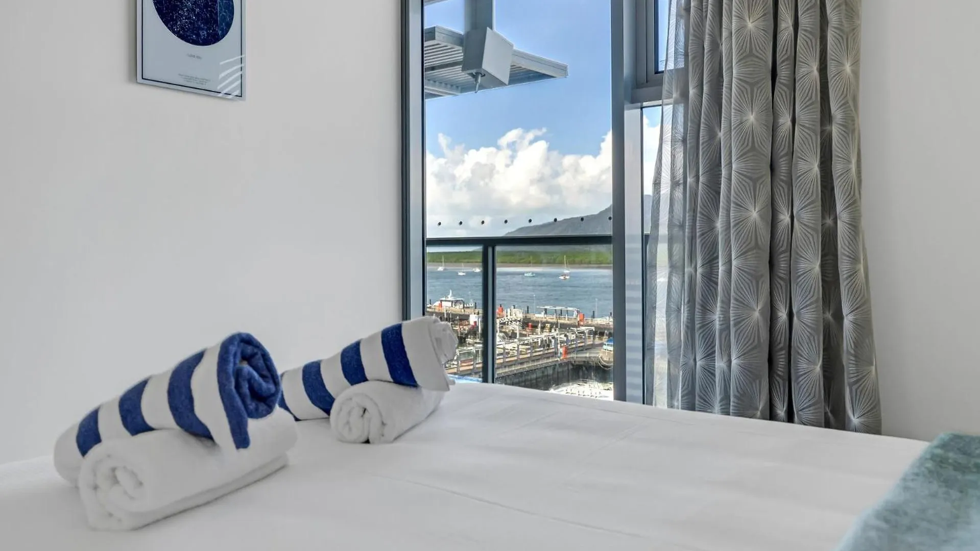 Belle Escapes 25 Harbour Lights With Magical Water Views Appartement Cairns Australië