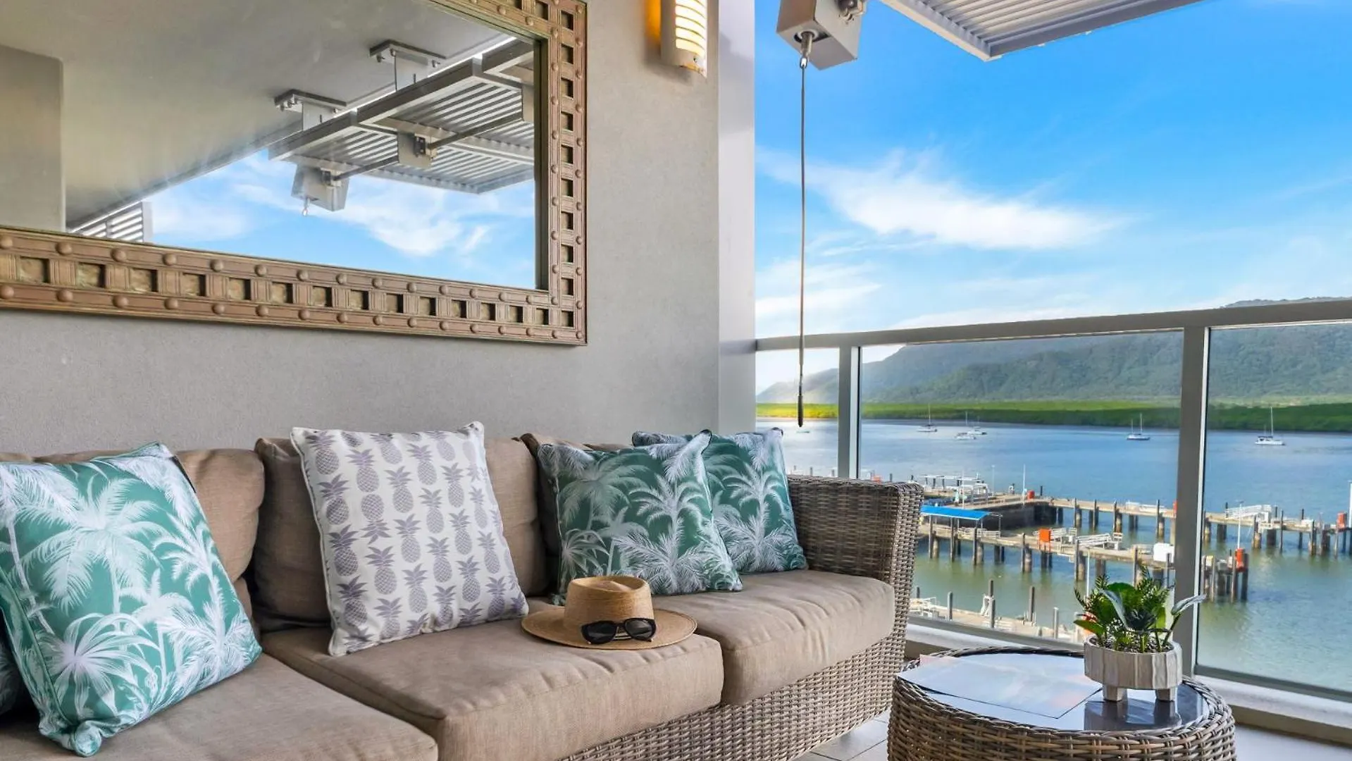 Belle Escapes 25 Harbour Lights With Magical Water Views Appartement Cairns