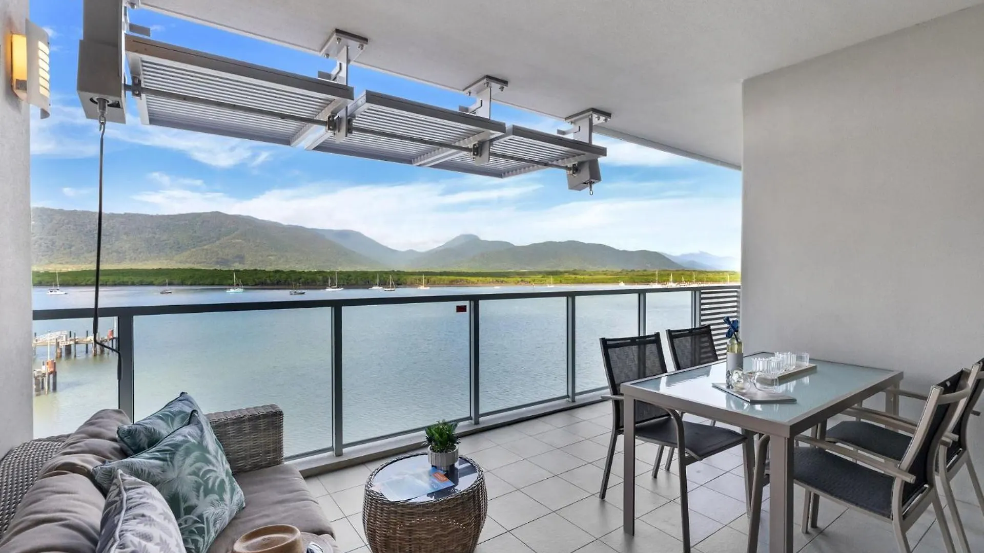 Belle Escapes 25 Harbour Lights With Magical Water Views Appartement Cairns 0*,